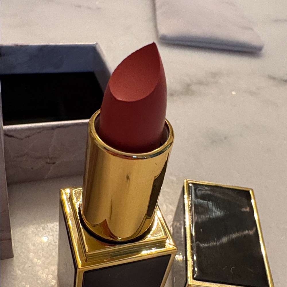 NEW La Predire Prestige Paris Classic Rouge Orange Shining Lipstick 
SHINING07 - Picture 3 of 5